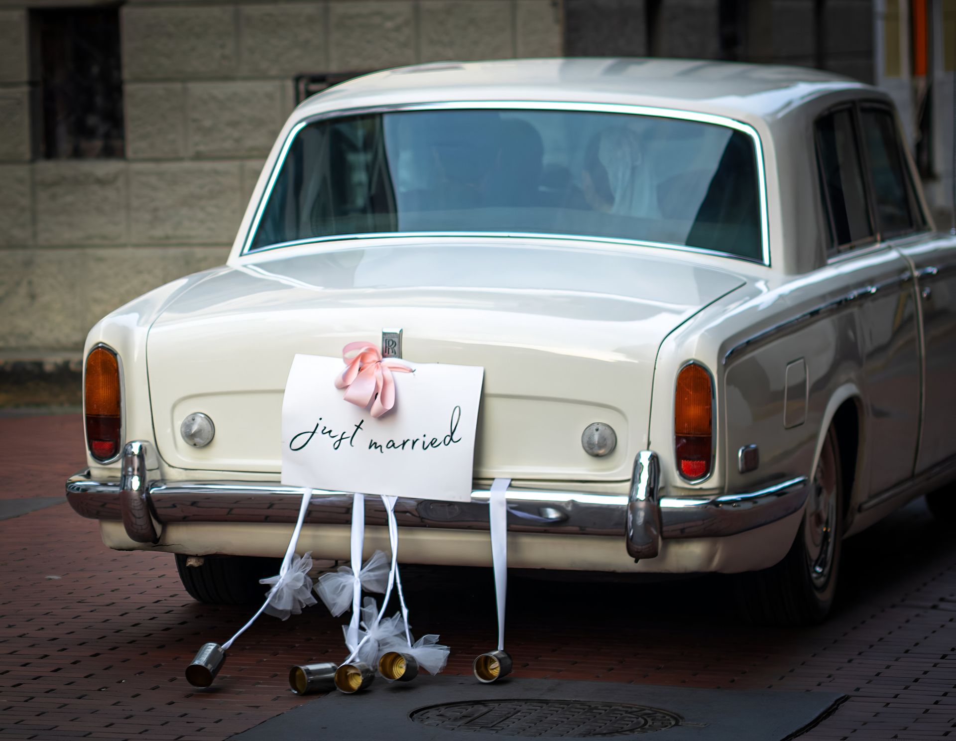 Boda con auto clásico