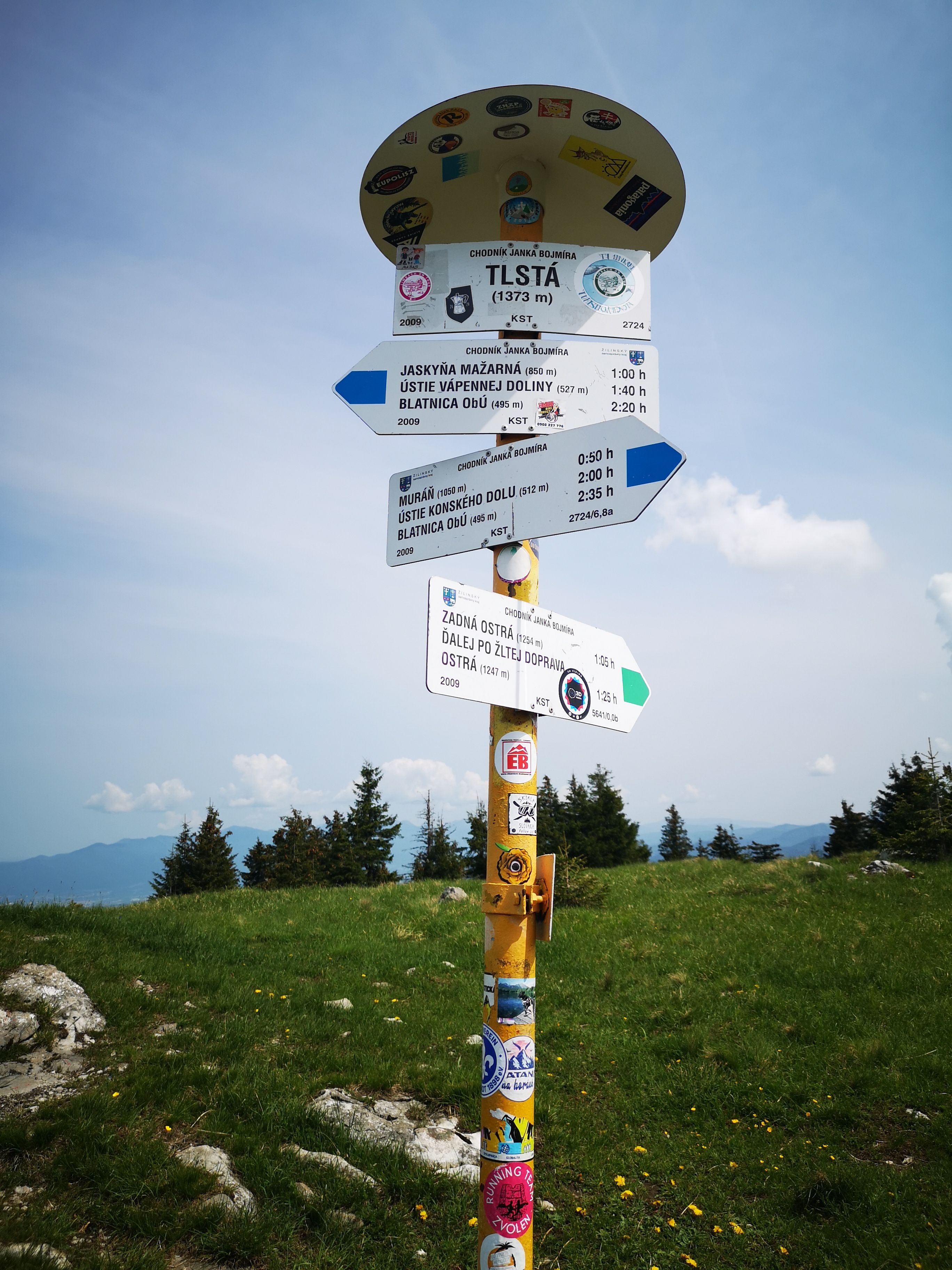 Mountain Signpost with Hiking Trail Directions · Free Stock Photo