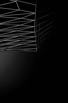 深黑色背景上，现代抽象设计以有角度的白线呈现