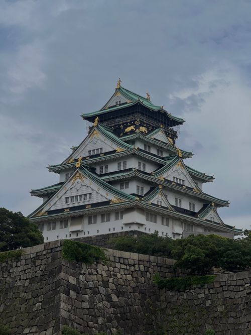 Free Capture of the historic Osaka Castle in Osaka, Japan, showcasing its architectural beauty. Stock Photo
