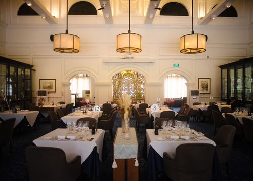 Free Luxurious restaurant setting with elegant chandeliers and table settings, perfect for upscale dining experiences. Stock Photo