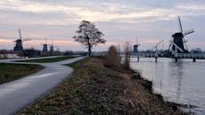 日落时分，探索金德迪克风景如画的风车，捕捉荷兰的宁静风光与文化遗产