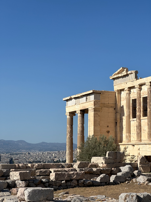 Free Majestic view of the Parthenon in Athens with cityscape backdrop under a clear blue sky. Stock Photo