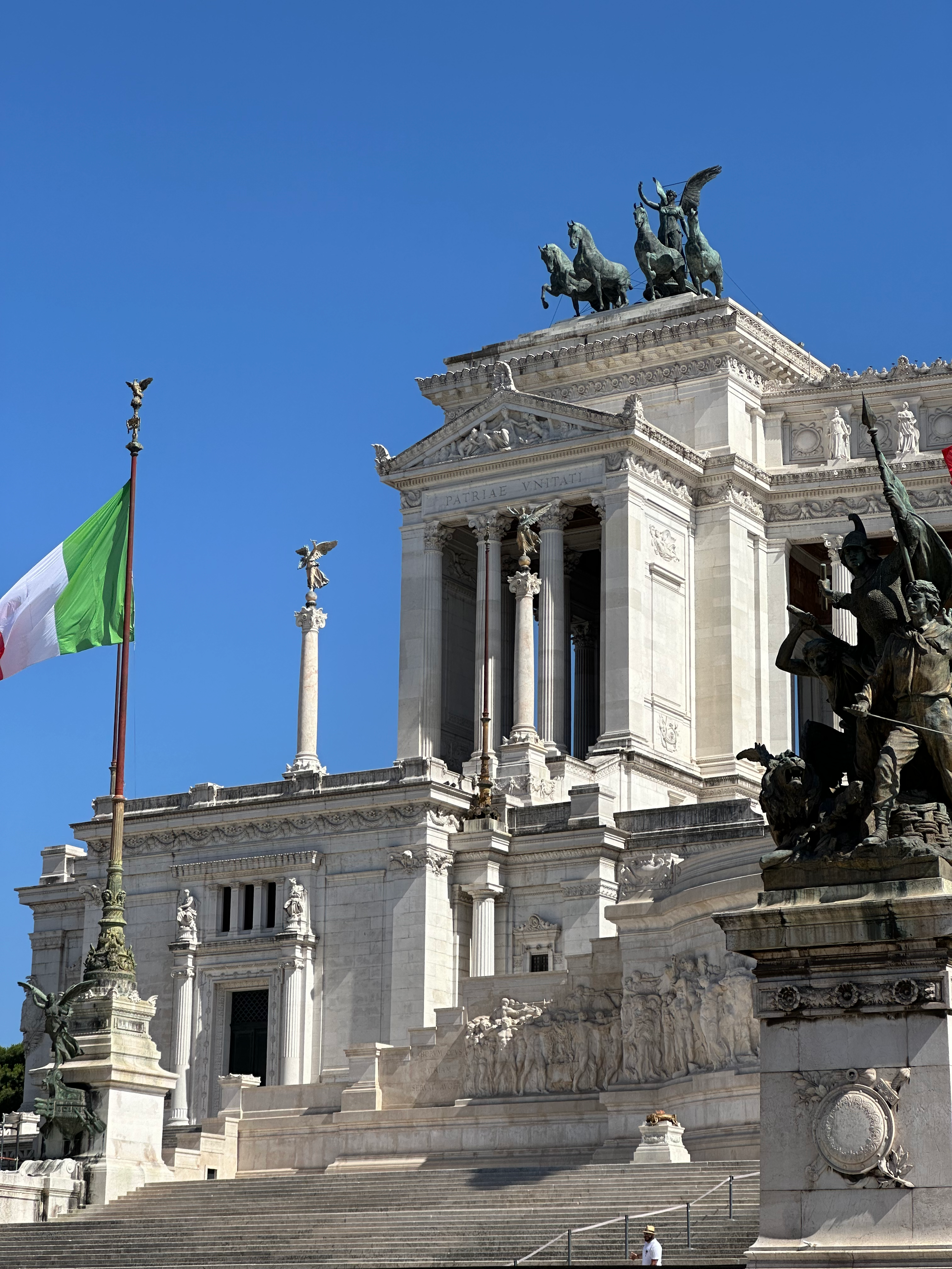 How family-owned Italian workshops benefit from CSR in fashion and crafts