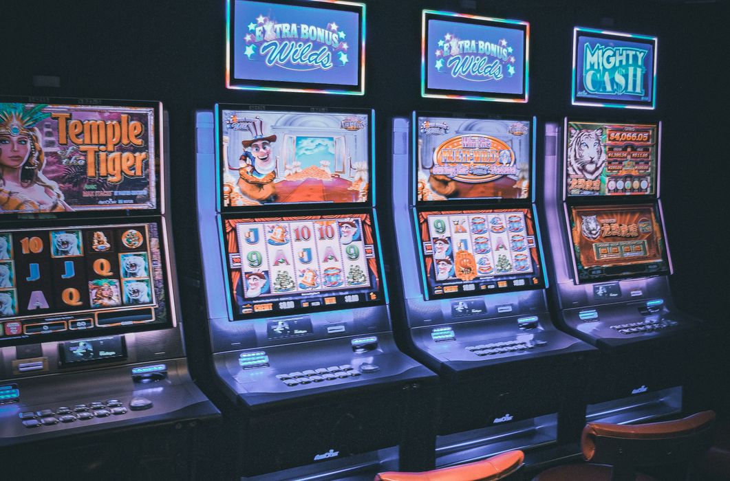 Online Casino: Spielautomaten und Live-Spiele im Überblick
