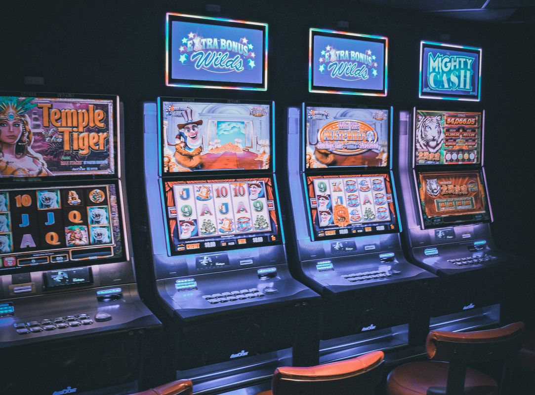 Online Casino: Spielautomaten und Live-Spiele im Überblick