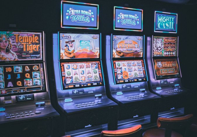 Online Casino: Spielautomaten und Live-Spiele im Überblick