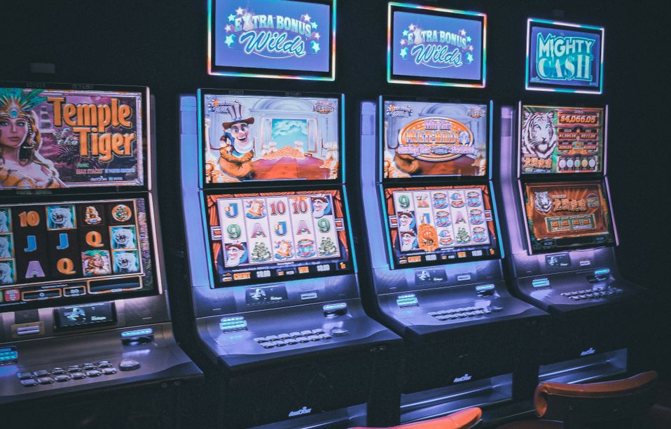 Online Casino: Spielautomaten und Live-Spiele im Überblick