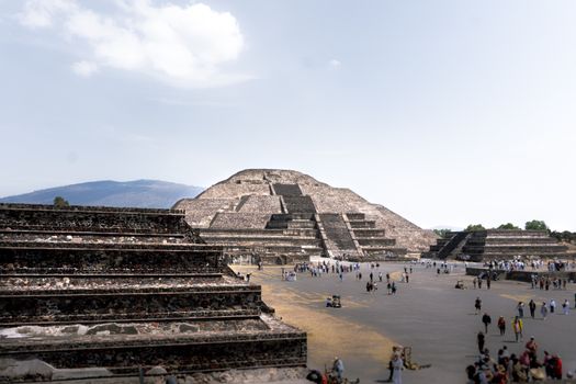 Teotihuacán pyramids at dawn — Mexico City
