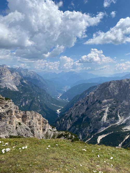 Free Stunning mountain valley landscape with clear skies and lush greenery. Stock Photo