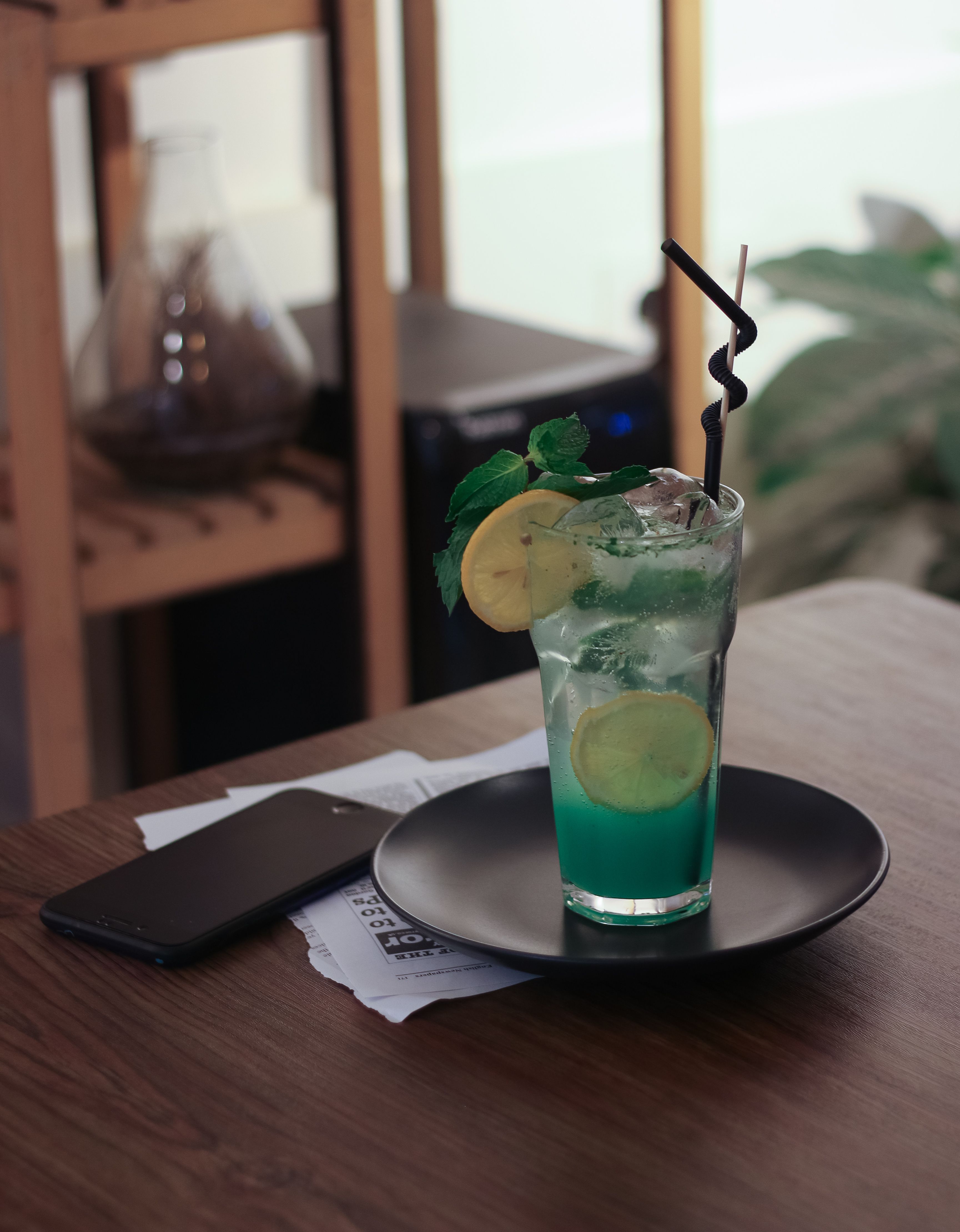 Refreshing Green Lemonade in a Cozy Cafe Setting · Free Stock Photo