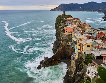 Stunning coastal landscape of Vernazza, part of Cinque Terre, with colorful houses on a cliff.