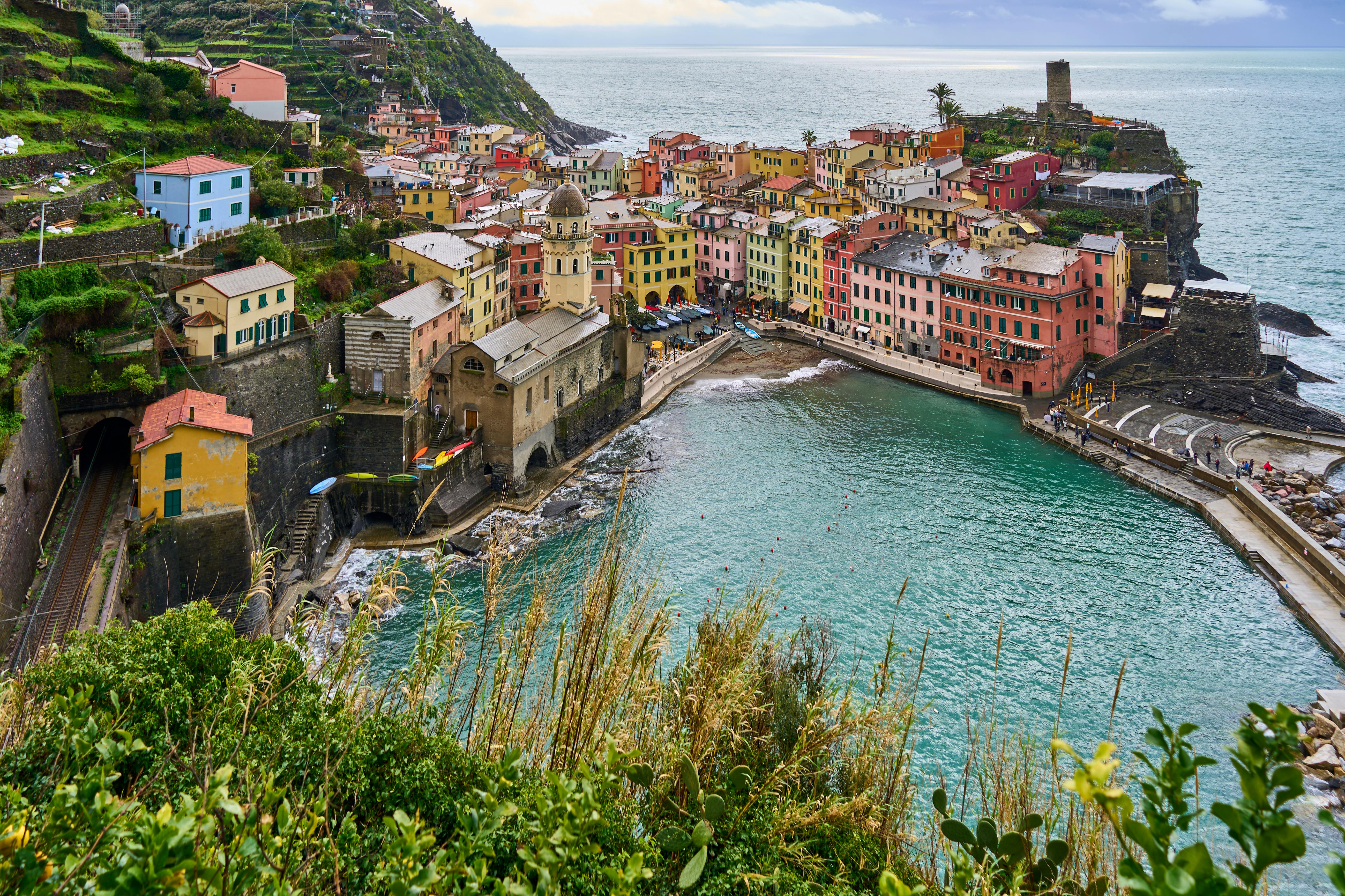 Colorful Vernazza village overlooking the sea in the beautiful Cinque Terre, Italy.