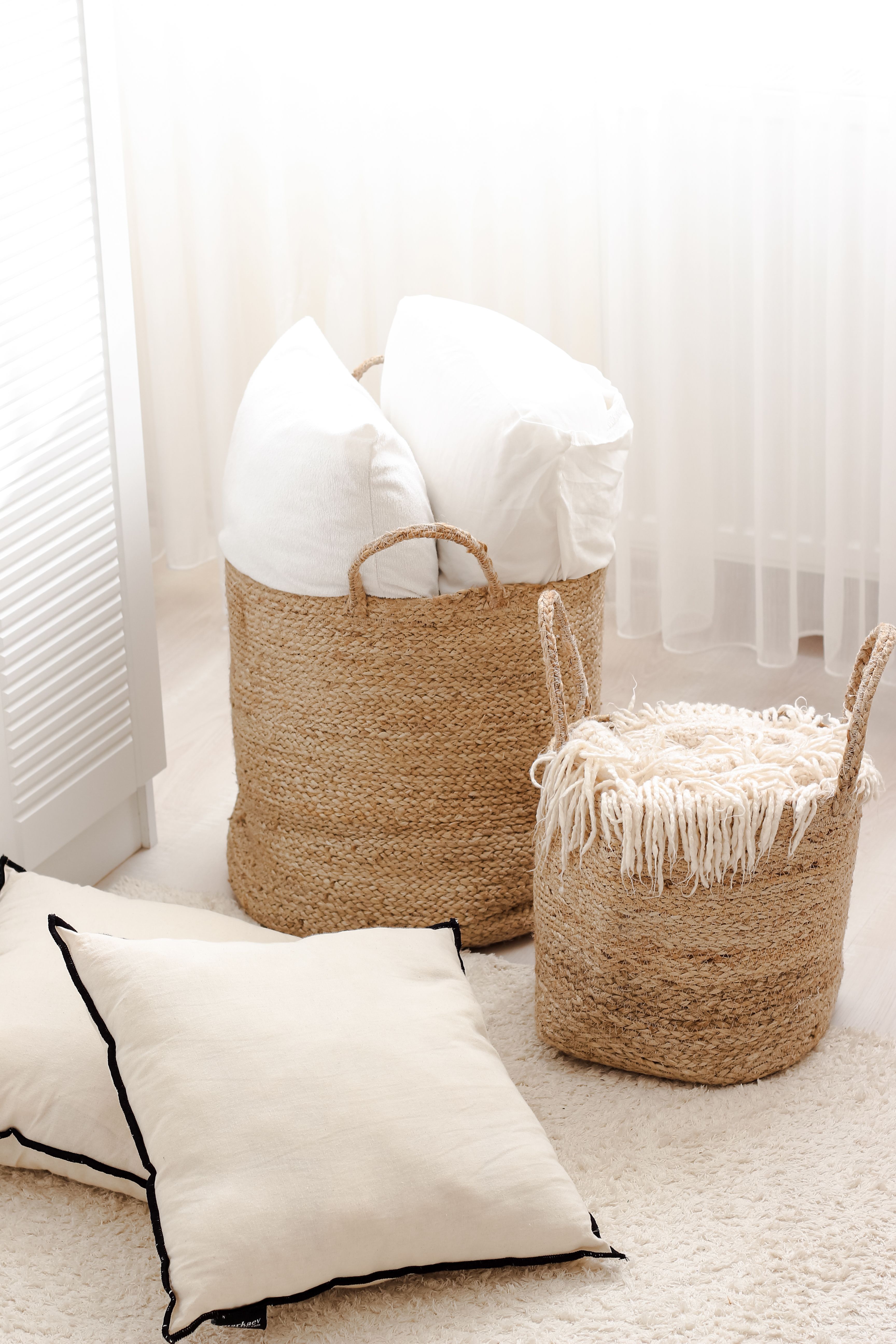 Visual Reference: Cozy Minimalist Interior With Wicker Baskets