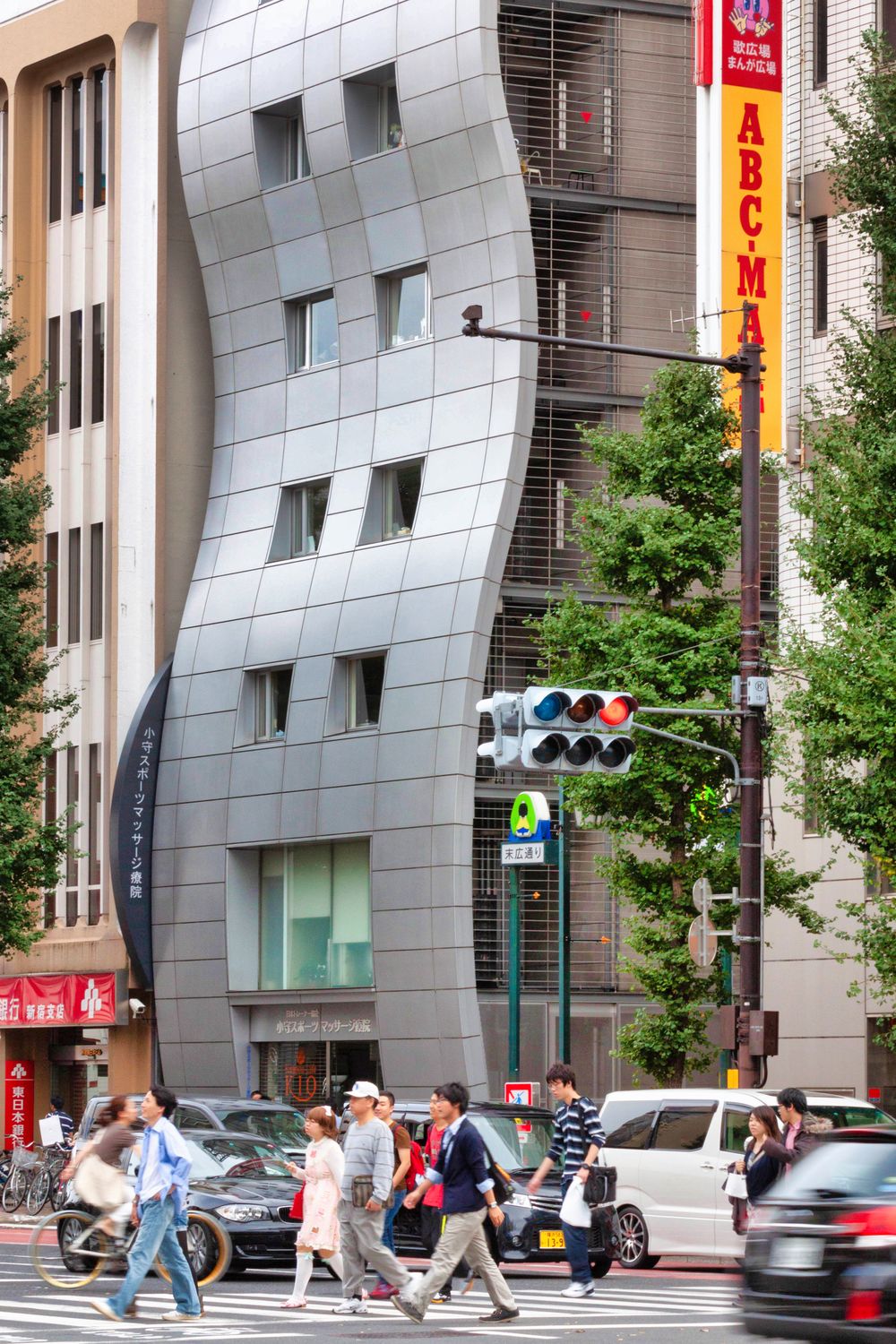 Modern Architecture in Urban Street Scene · Free Stock Photo