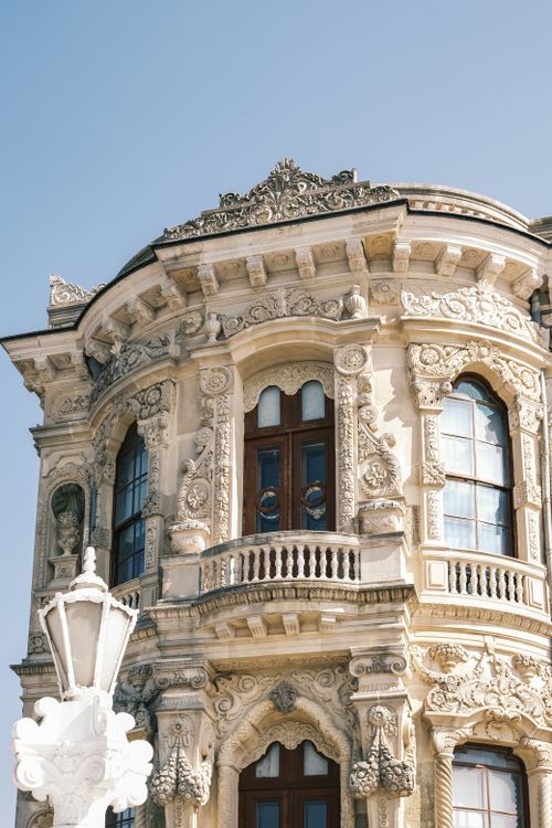Free Intricate architectural details on a historic building facade captured in bright daylight. Stock Photo