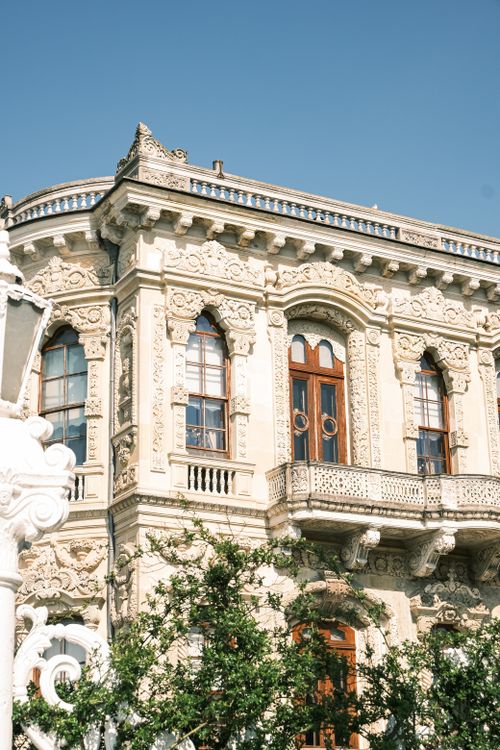Free Close-up of a detailed building facade with historical architecture under clear sky. Stock Photo