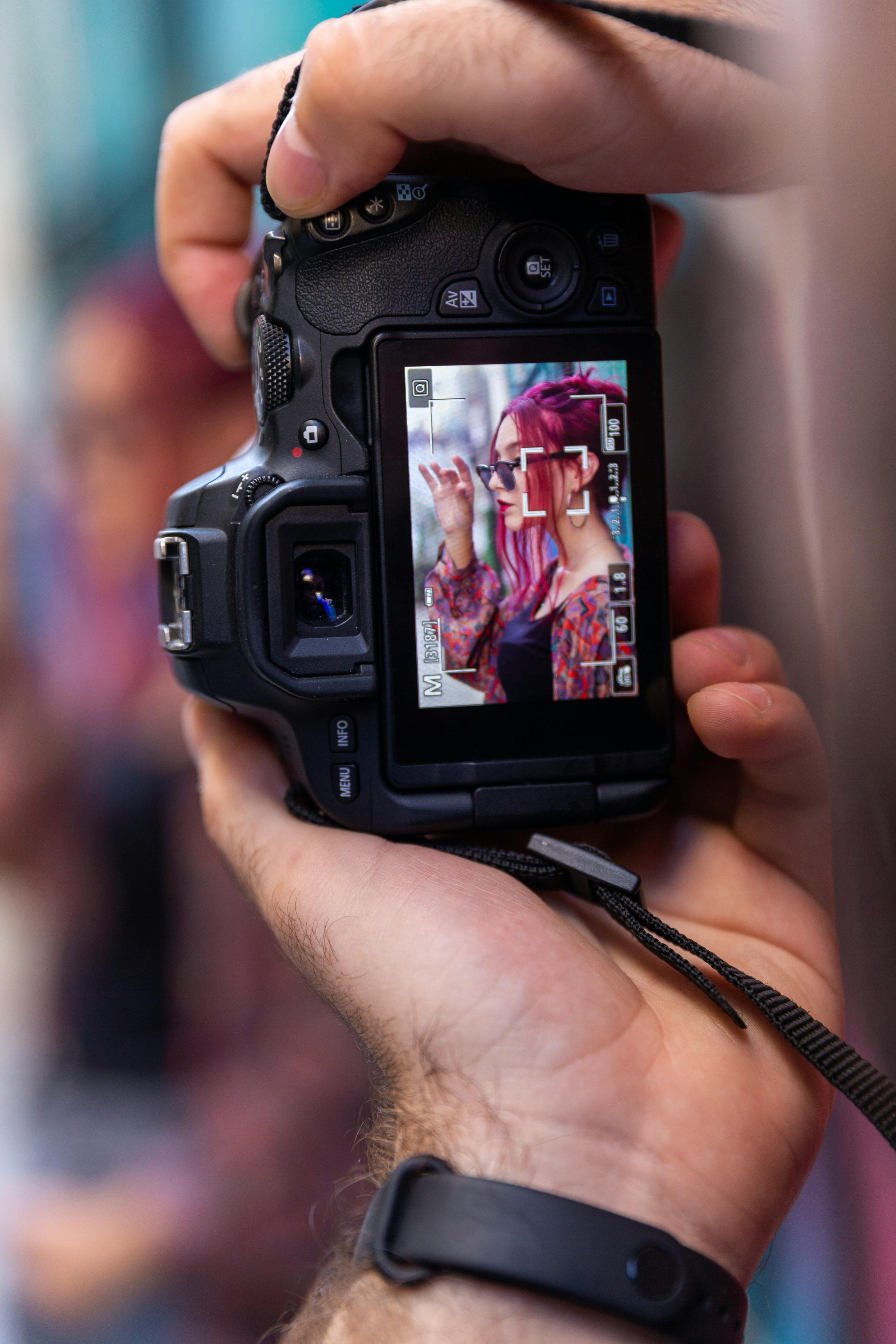 Free Vibrant portrait photoshoot showcasing creativity and style in İstanbul. Stock Photo