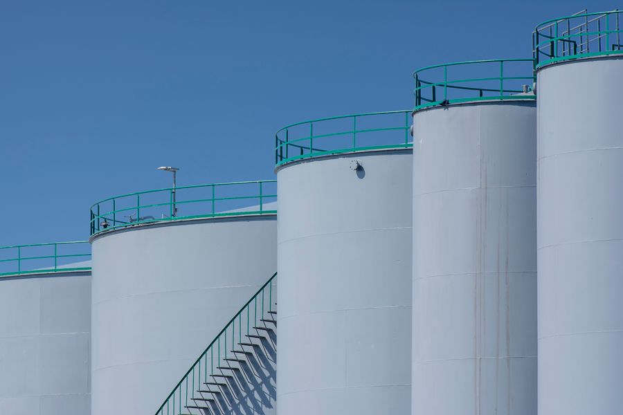 Reservatórios industriais metálicos
