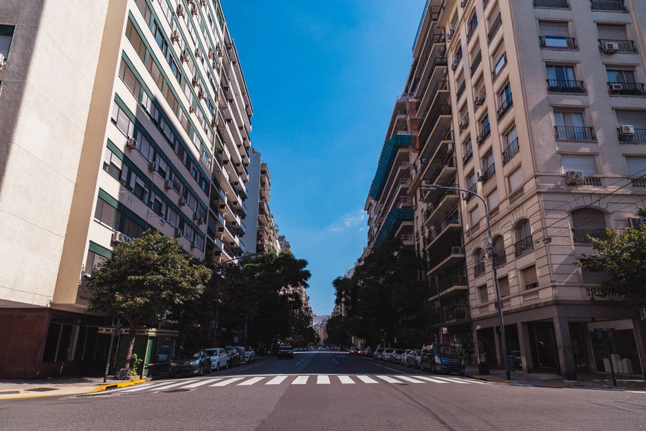 Bancos ajustan tasas de interés, crece brecha con fintech