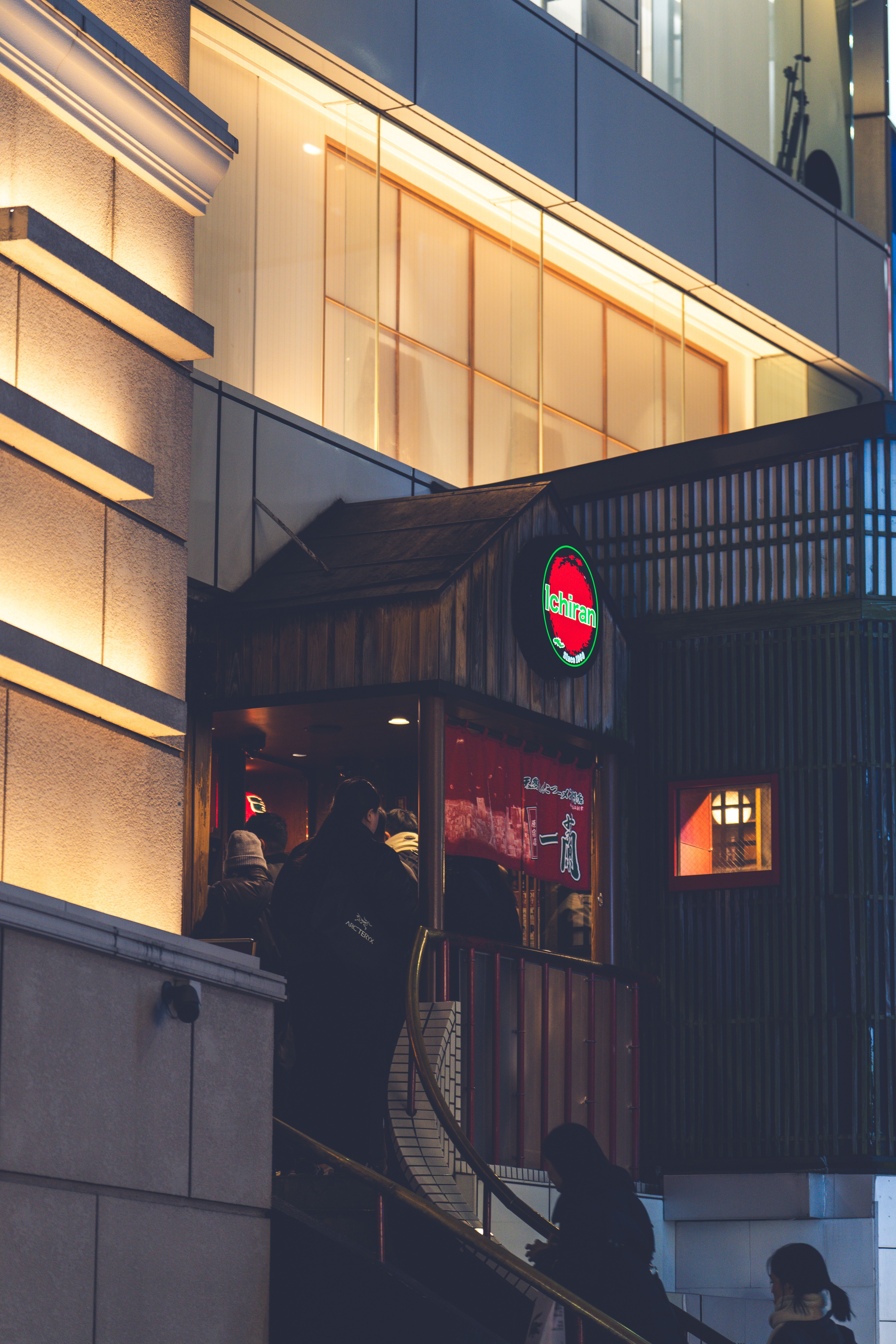 Solo dining setup illustrating single-person consumption patterns in Asian markets