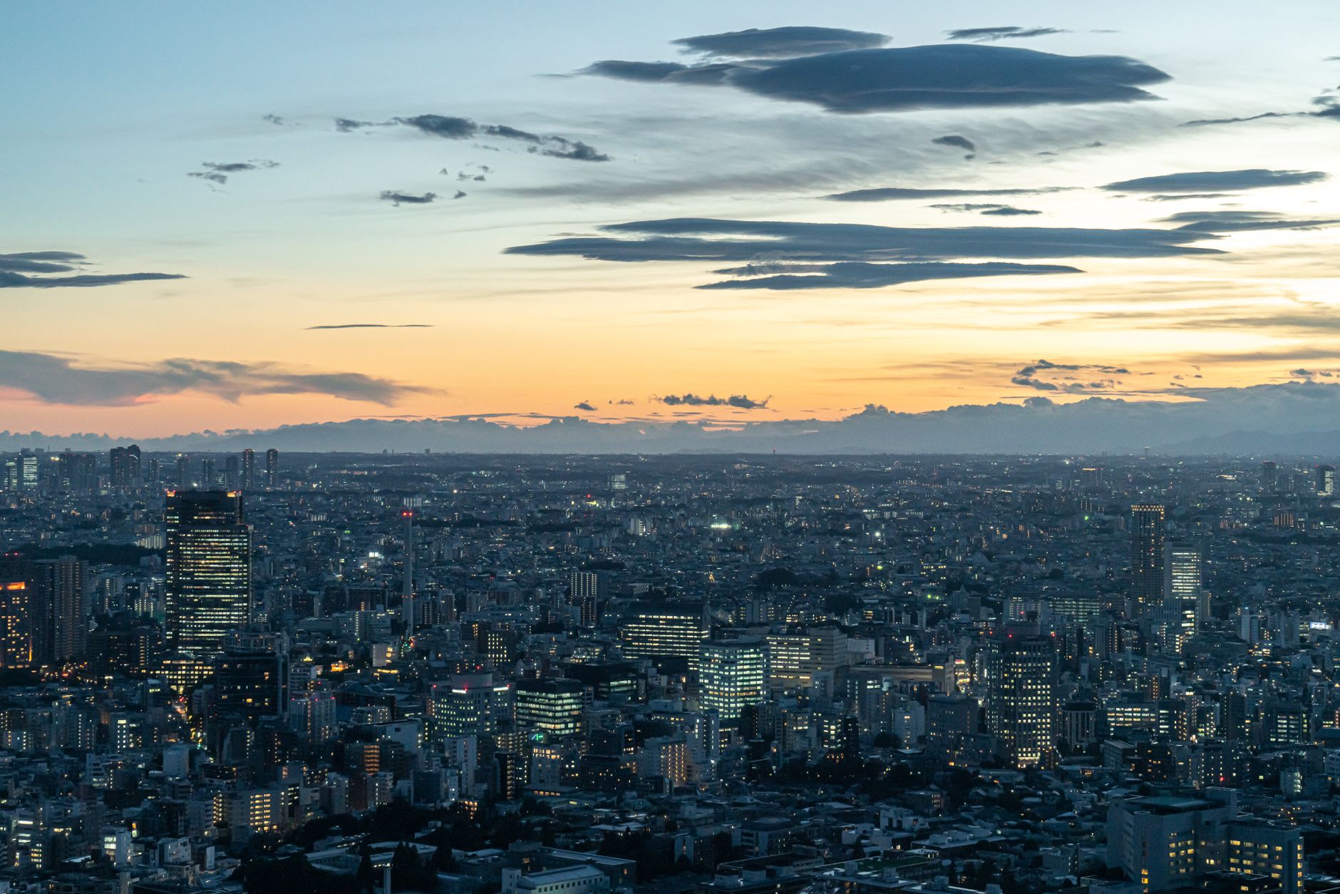 Faszinierendes Motiv in Tokio – Anime-Look Hintergrundbild (von Kuma Jio, 7952×5304, #31416365)