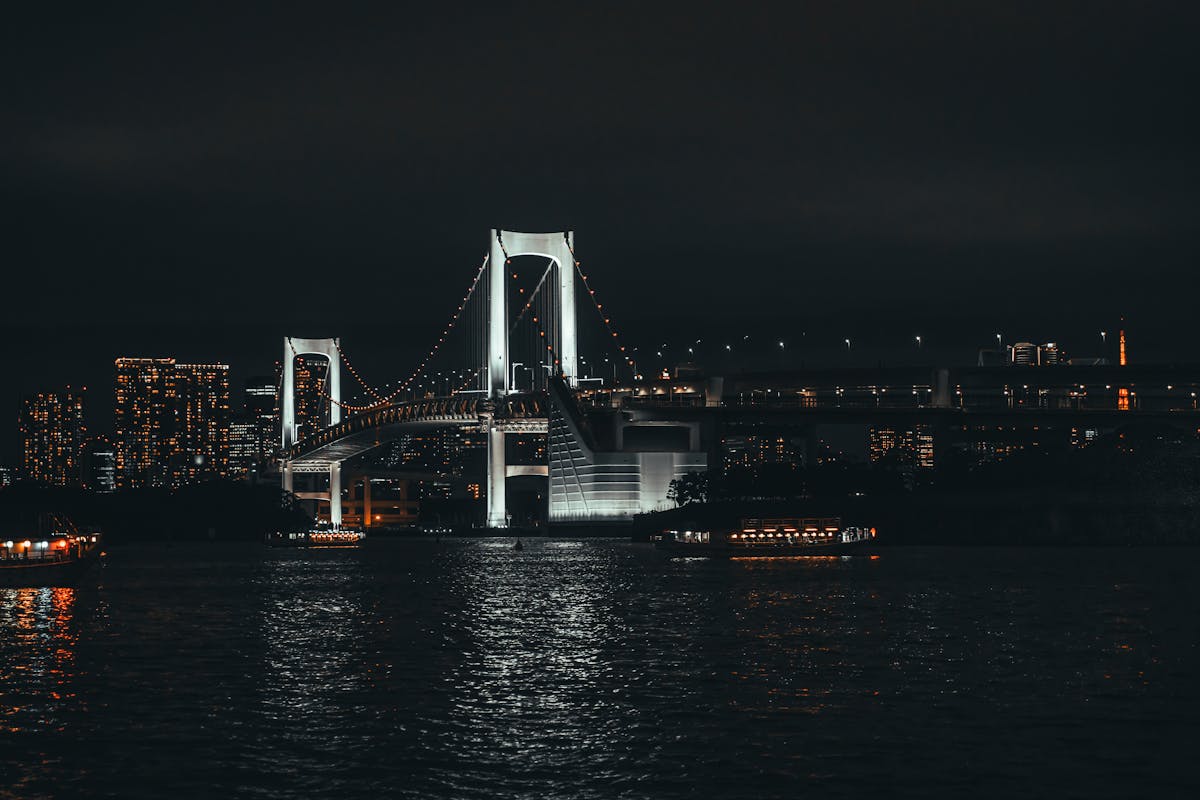 Tokyo Rainbow Bridge illuminated at night