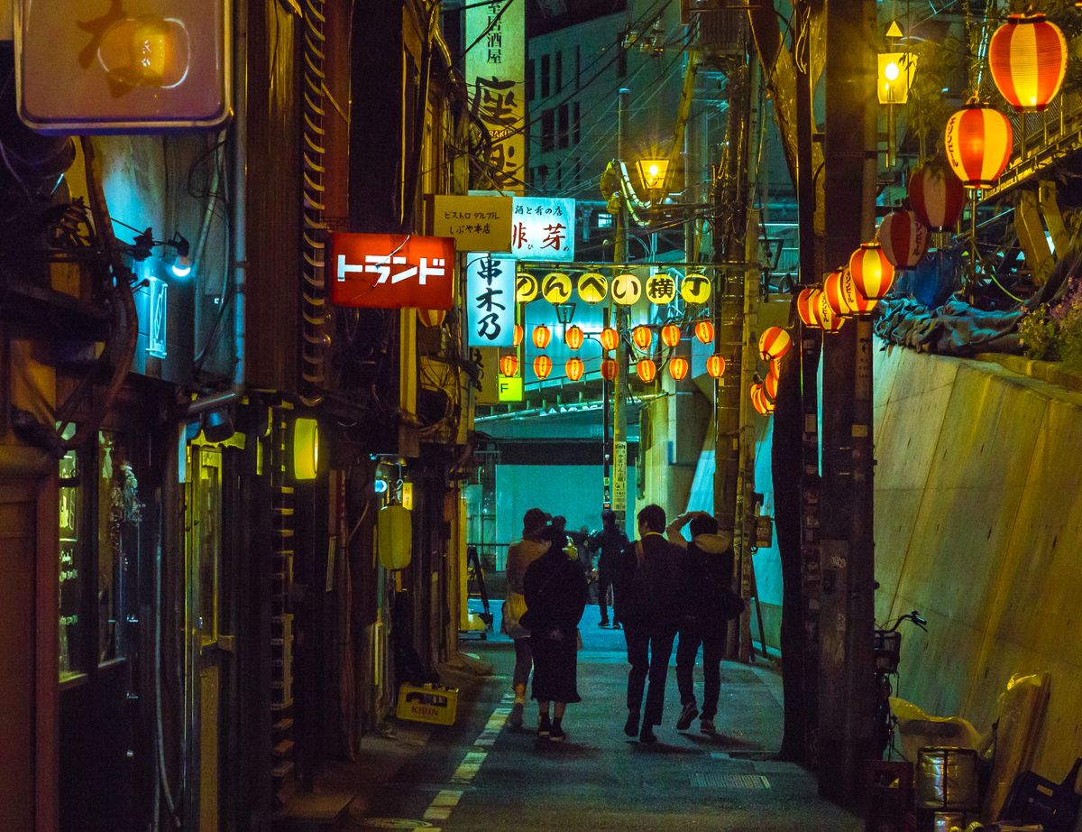 ネオンの光る店内