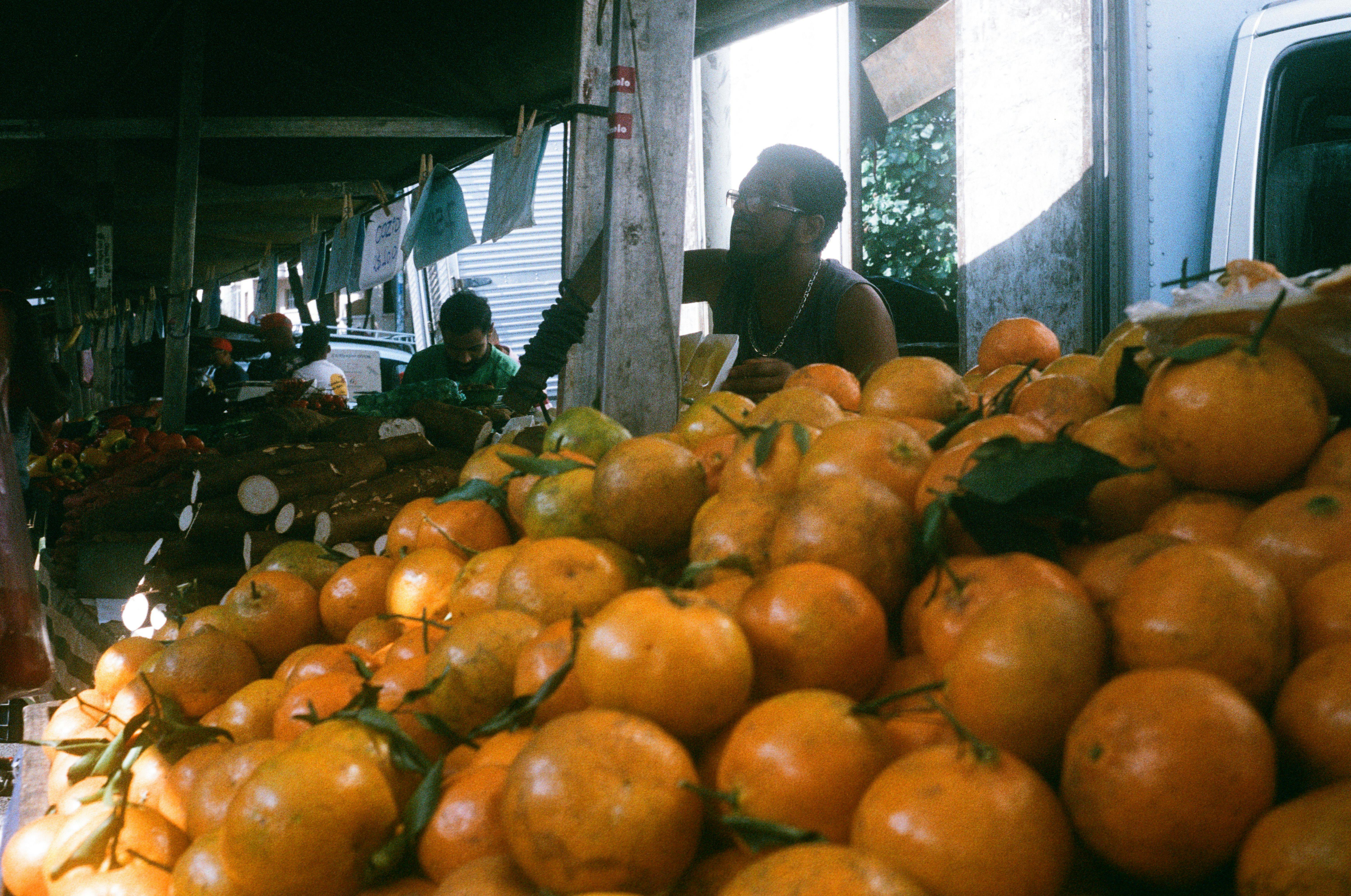 Lively scene at a São Paulo street market with fresh oranges and local vendors.