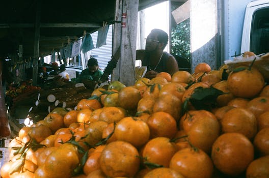 Lively scene at a São Paulo street market with fresh oranges and local vendors.