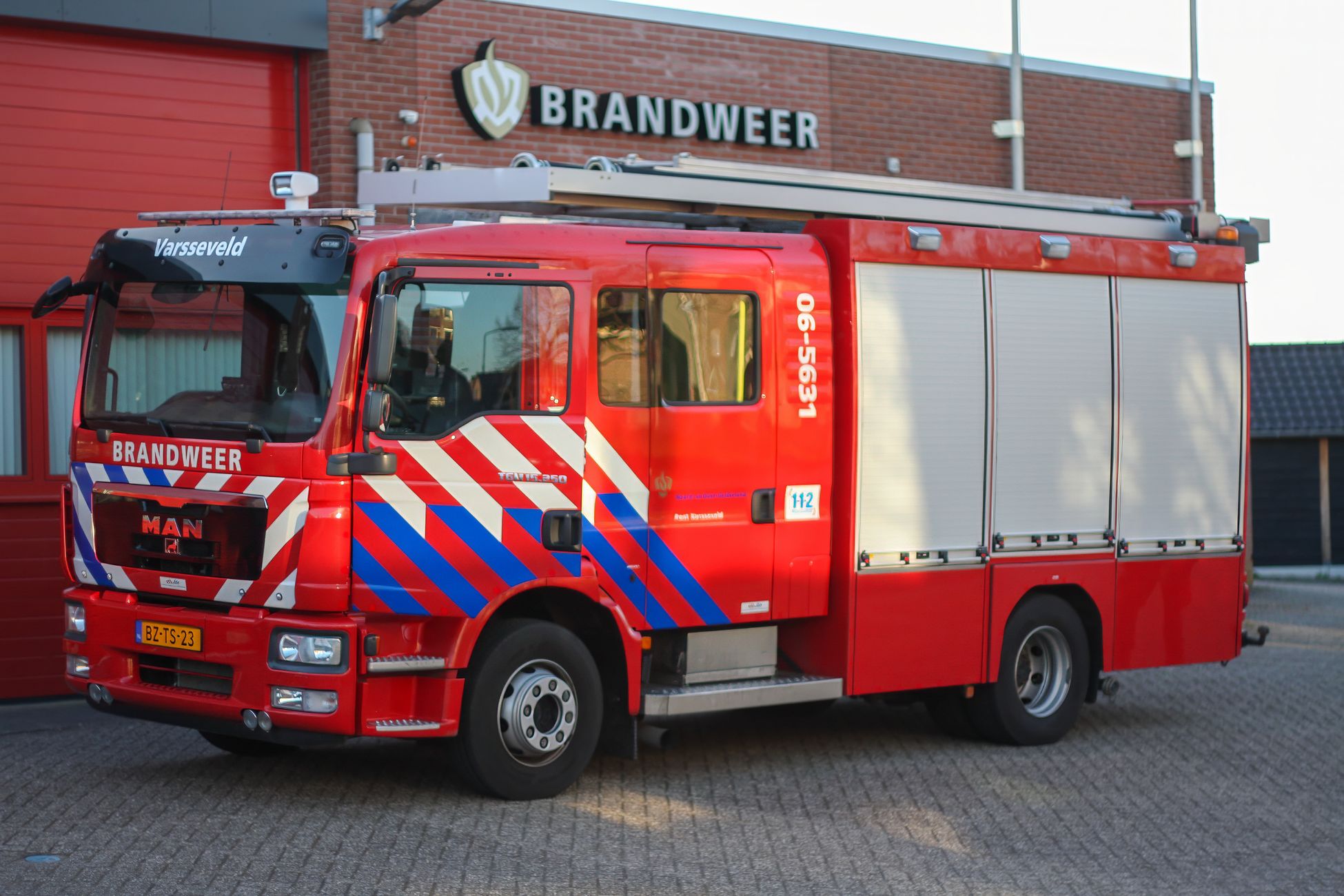 Kinderbeestfeest zorgt voor stoet hulpverleningsvoertuigen