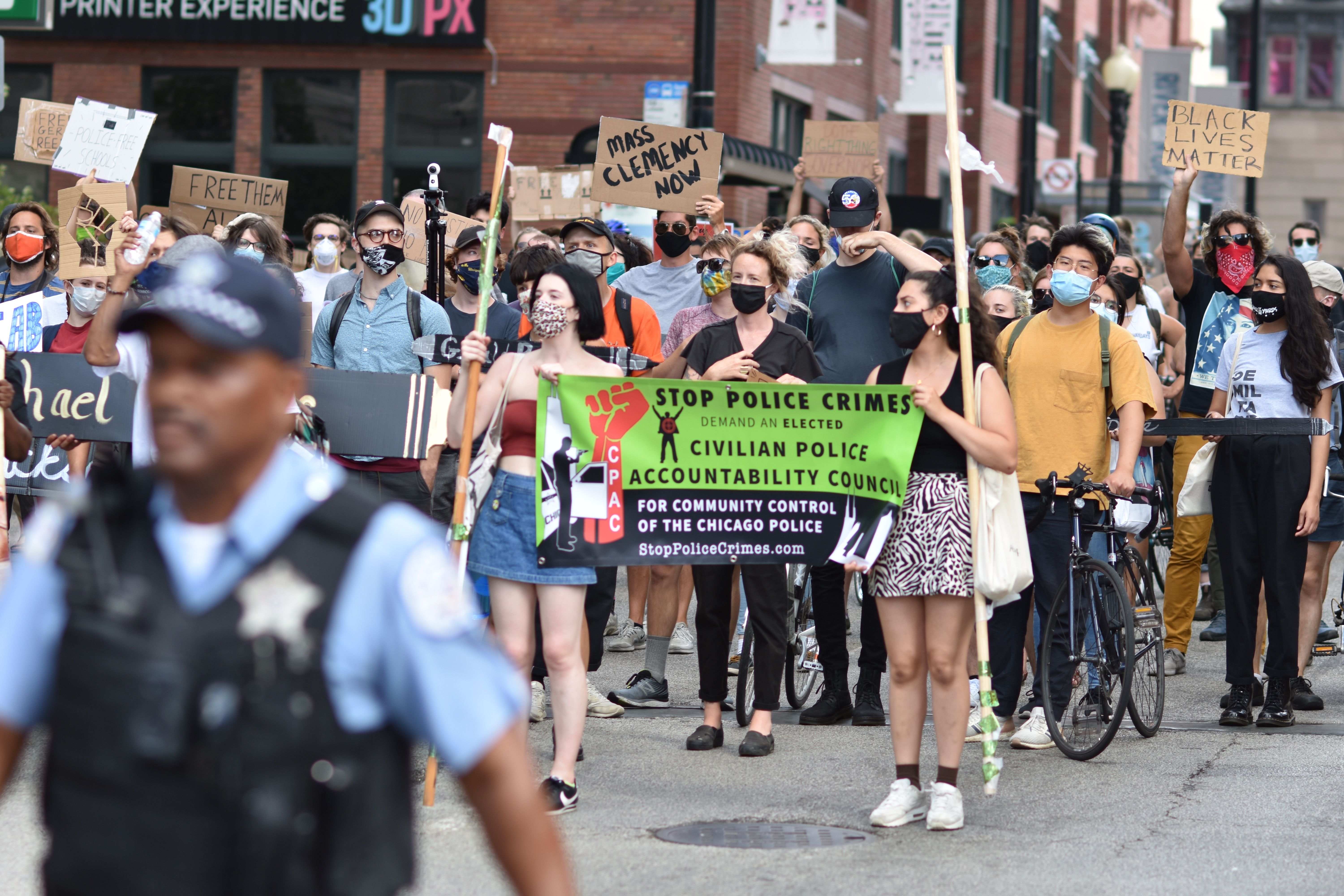 Manifestantes Marcham Pela Responsabilização Da Polícia Em Chicago ...