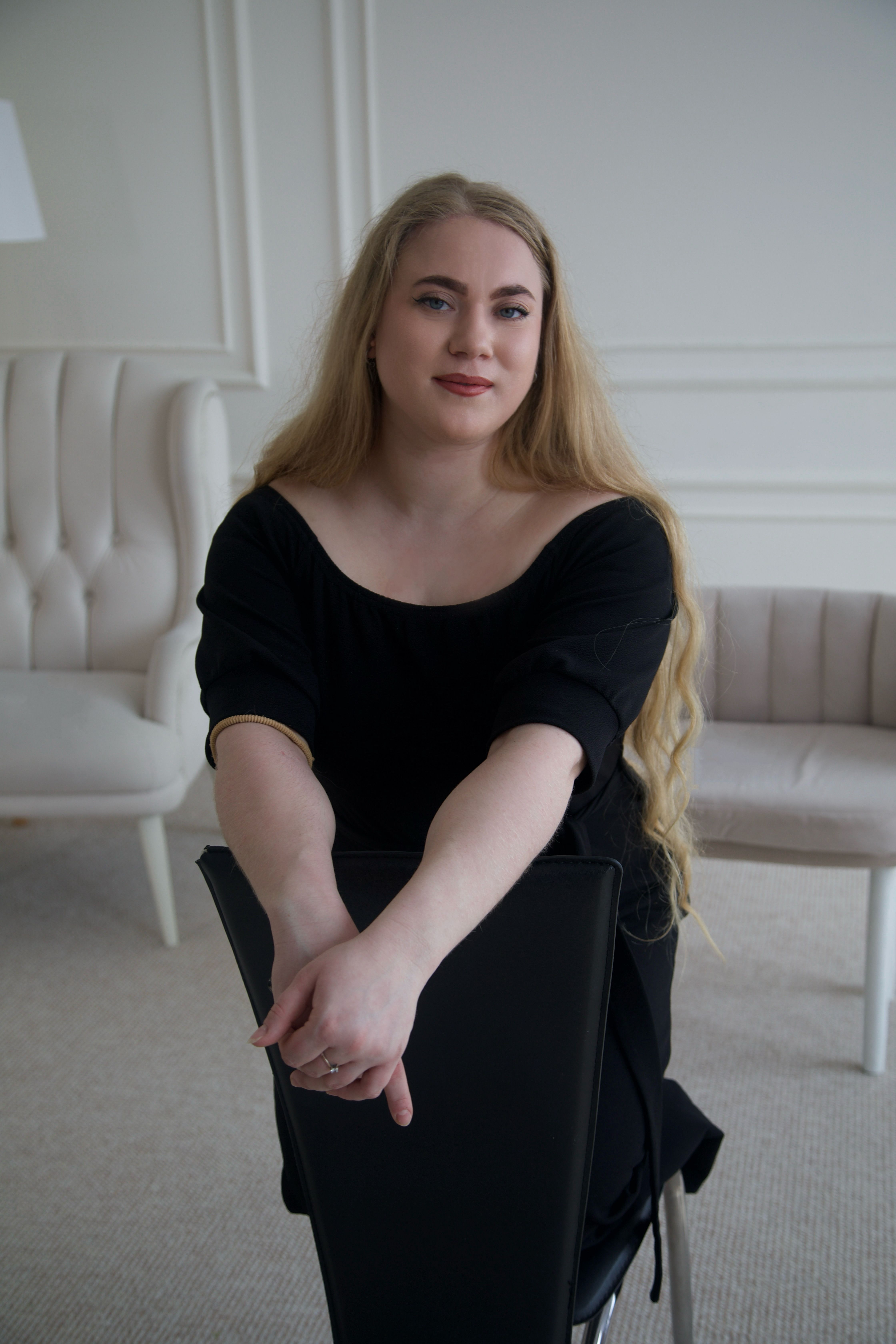 Women Seating Photos, Download The BEST Free Women Seating Stock Photos ...