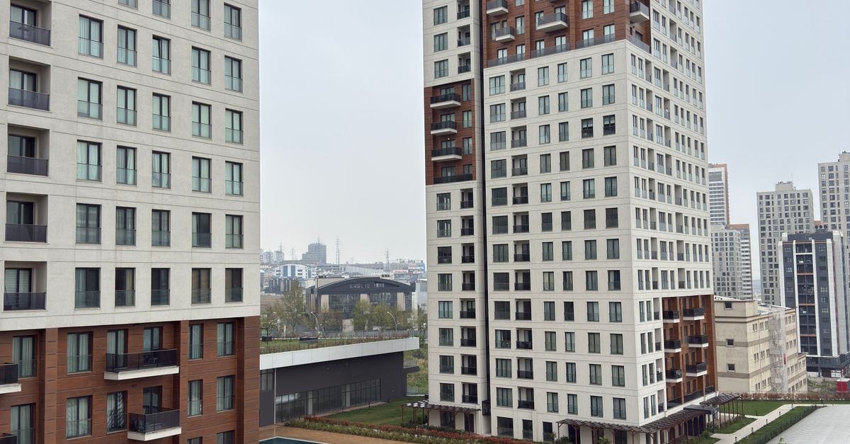Urban High-rise Residential Area with Sports Court · Free Stock Photo