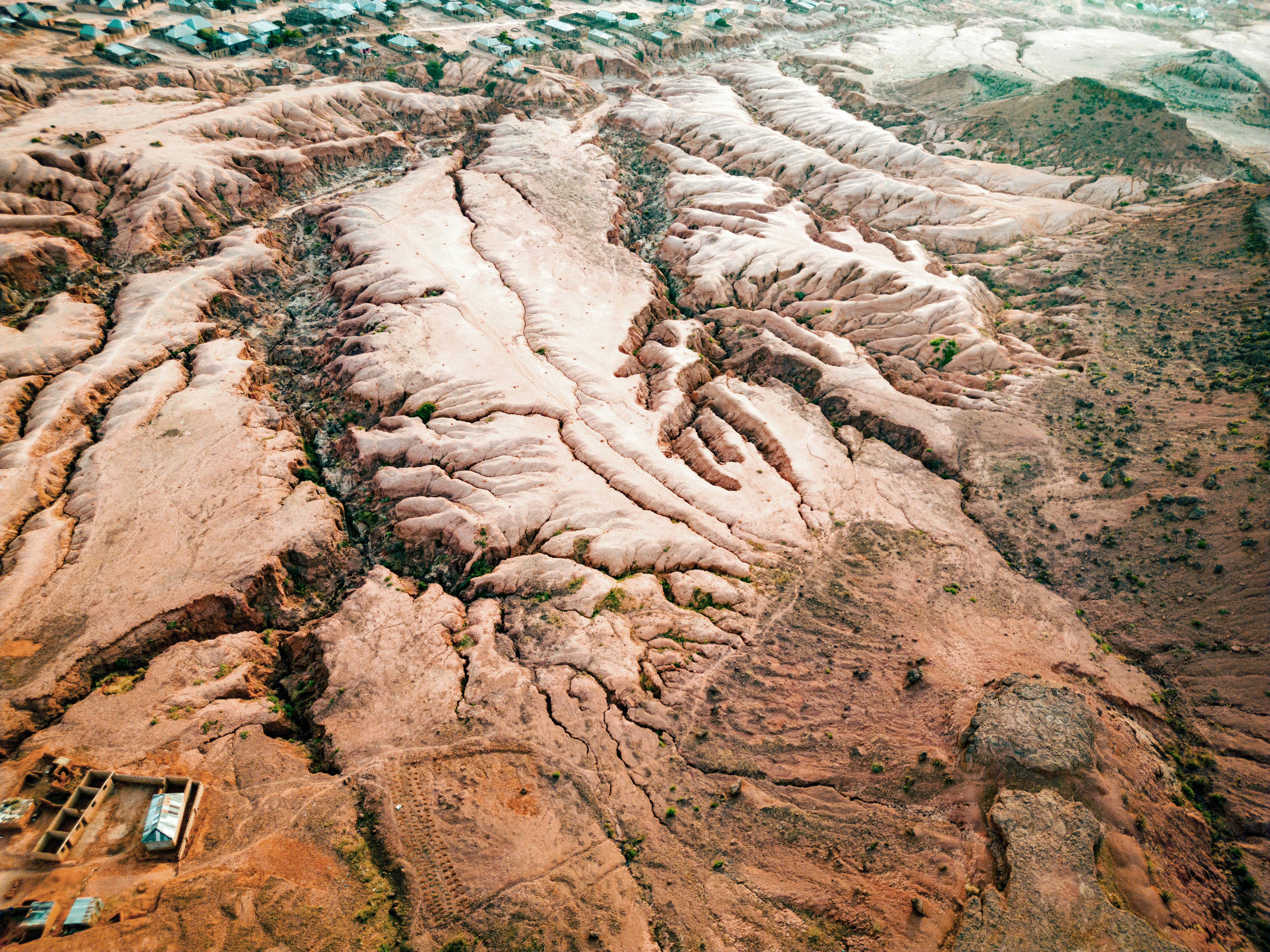 Niger Economy 2025: Breaking French Ties, Mining Reforms,