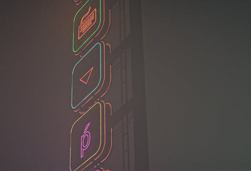 在黑暗的天空下，充满活力的霓虹招牌闪闪发光，呈现出现代城市美学