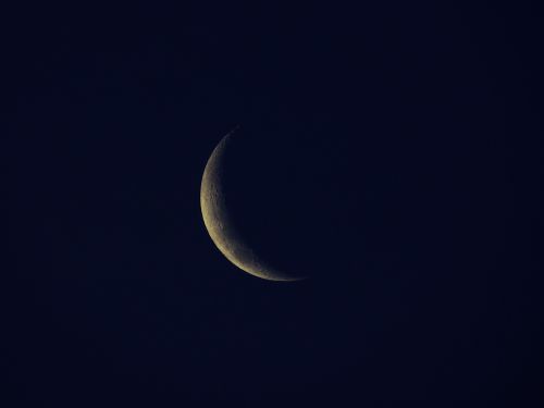 Free A serene view of a crescent moon against a dark night sky, symbolizing tranquility. Stock Photo