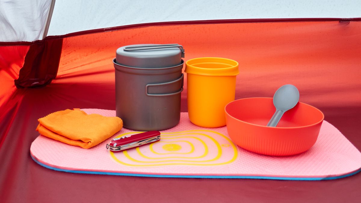 Simon × Le Creuset — Star Trek Cookware Giveaway