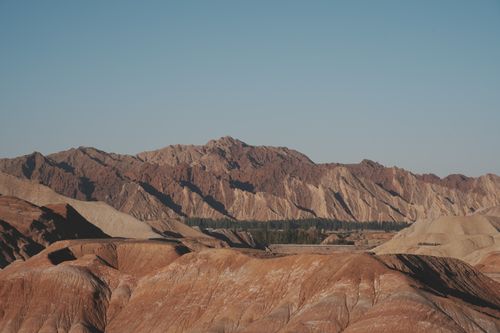 Free Breathtaking view of a desert mountain landscape under a clear blue sky, showcasing beautiful earth tones. Stock Photo
