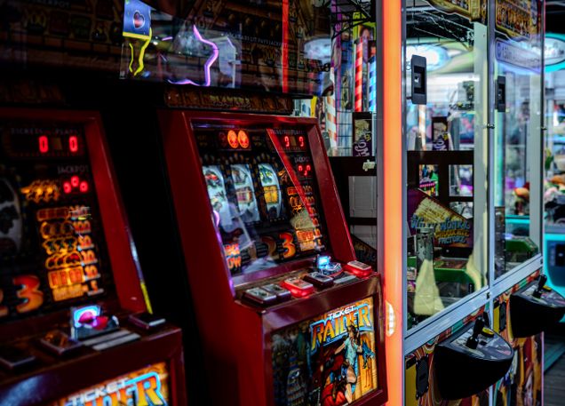 Online Casino Spiele in Deutschland mit verschiedenen Spielautomaten und Tischspielen