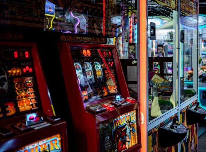 Online Casino: Spielautomaten und Live-Spiele im Überblick