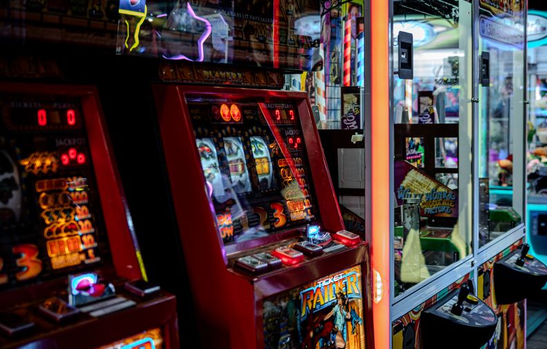 Online Casino: Spielautomaten und Live-Spiele im Überblick