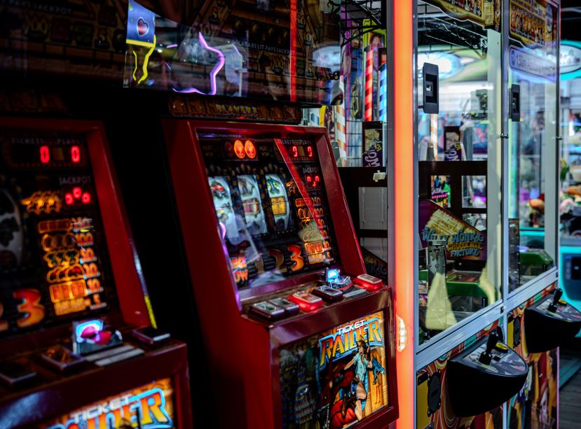 Online Casino: Spielautomaten und Live-Spiele im Überblick
