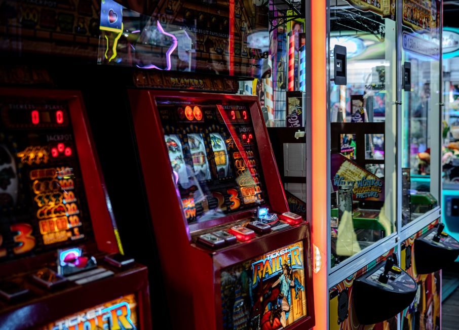 Online Casino: Spielautomaten und Live-Spiele im Überblick