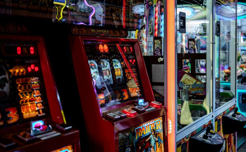 Online Casino: Spielautomaten und Live-Spiele im Überblick
