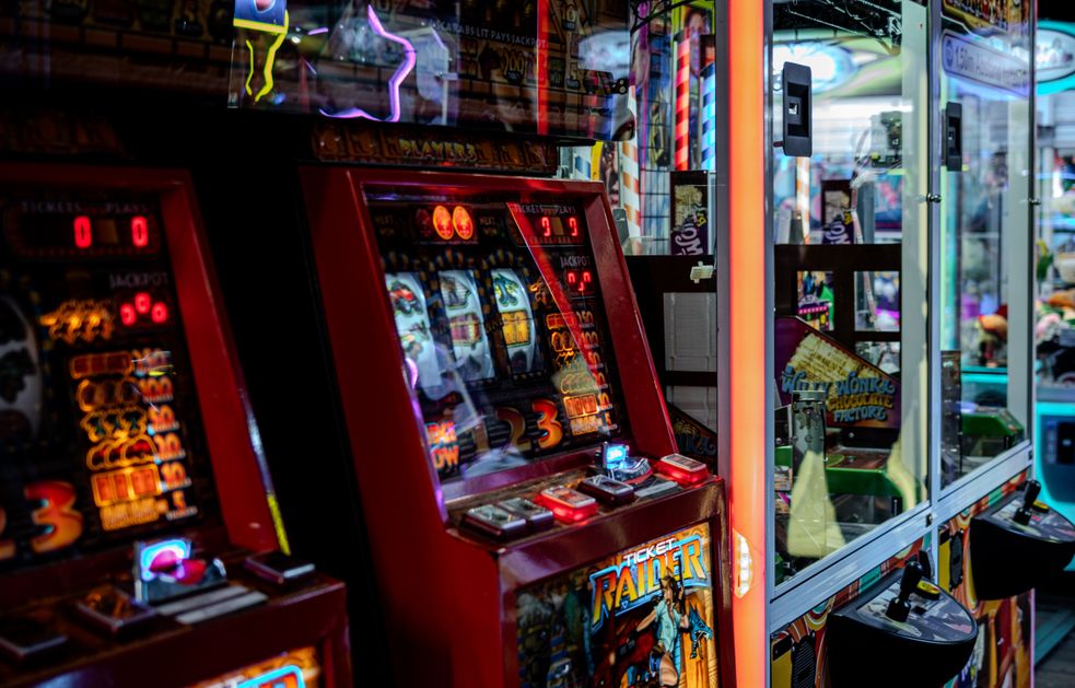 Online Casino: Spielautomaten und Live-Spiele im Überblick