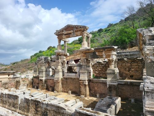 Free Explore the stunning ancient nymphaeum ruins in İzmir, Türkiye, showcasing historical Roman architecture. Stock Photo
