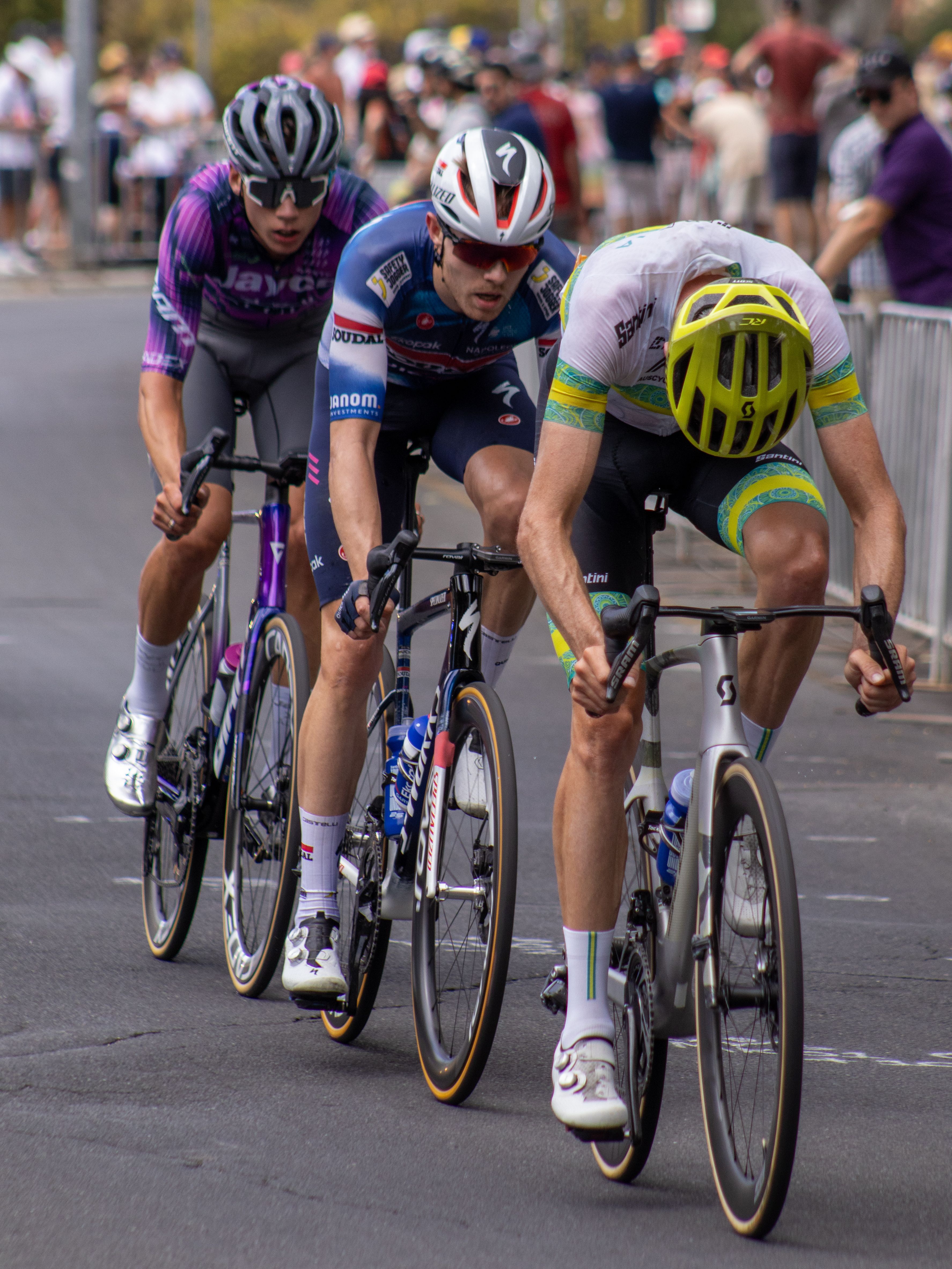 Cyclists in Competitive Race in Adelaide · Free Stock Photo