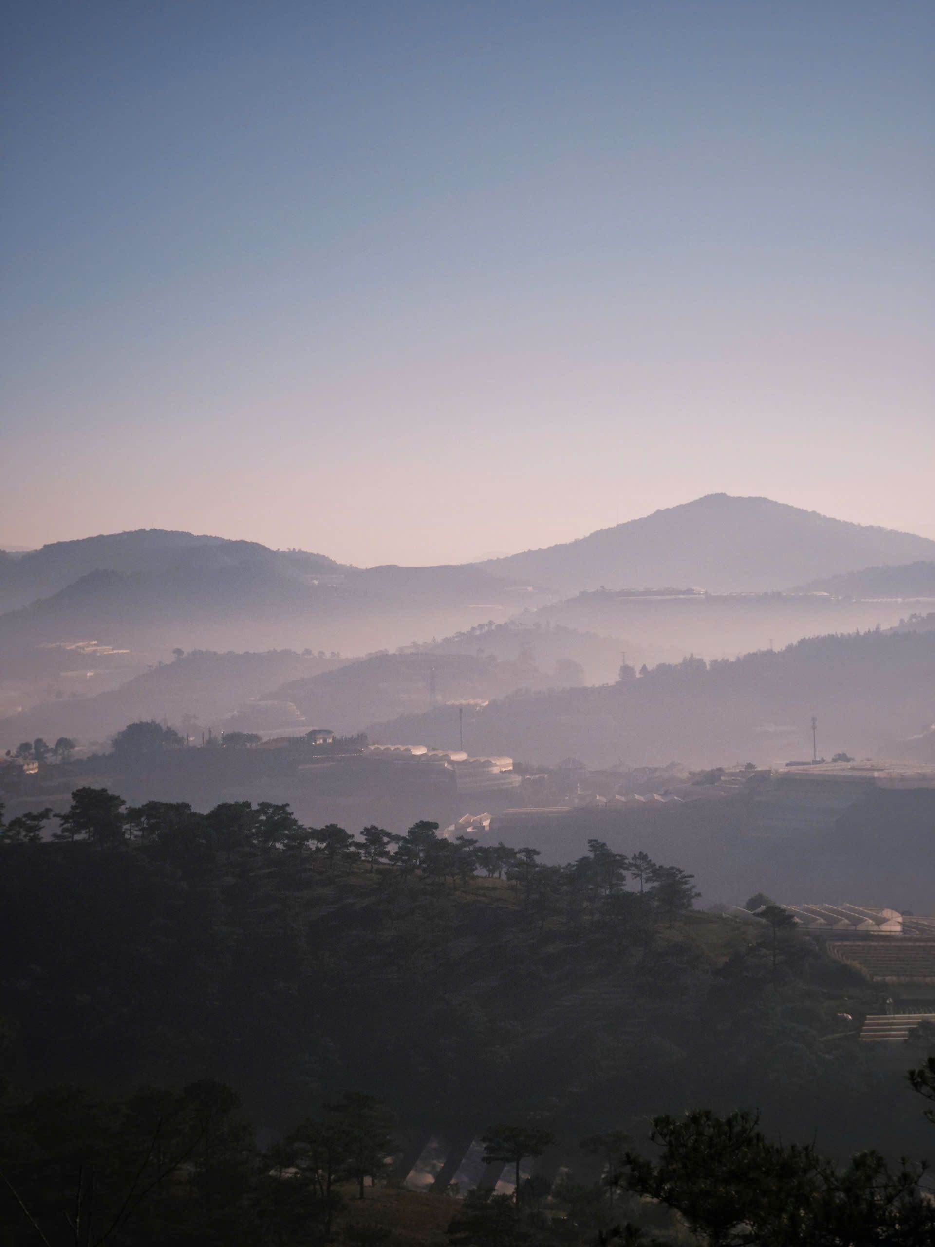 Misty Mountain Landscape during Sunrise · Free Stock Photo
