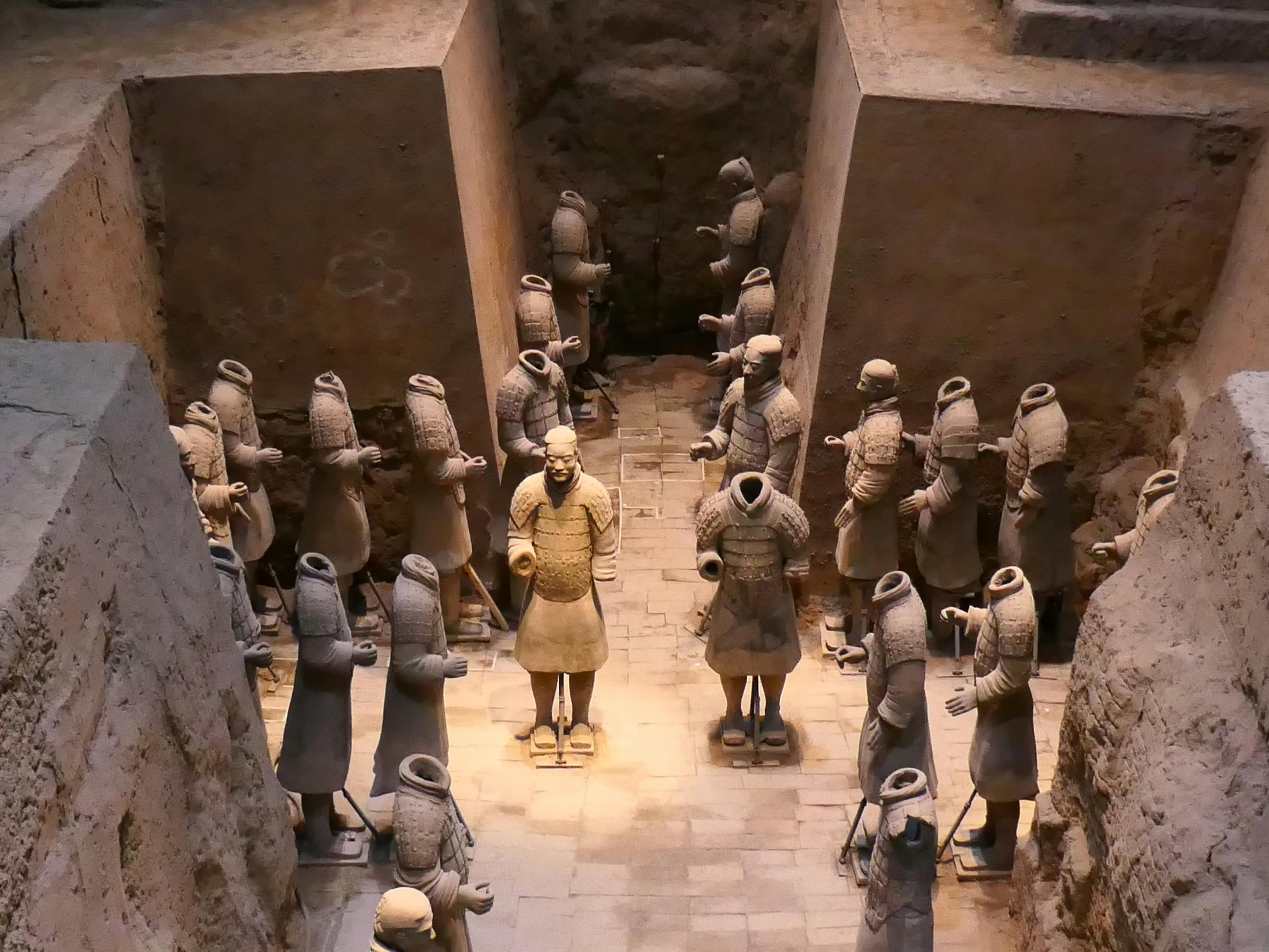 terracotta warriors of qin shi huang in xi an